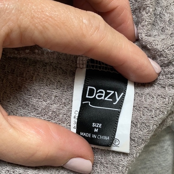 Dazy waffle knit buttoned cardigan🦜 - Picture 3 of 4